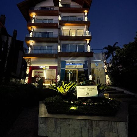 Apartamento Espetacular, 2 Suites, A 30M Da Rua Coberta 그라마도 외부 사진